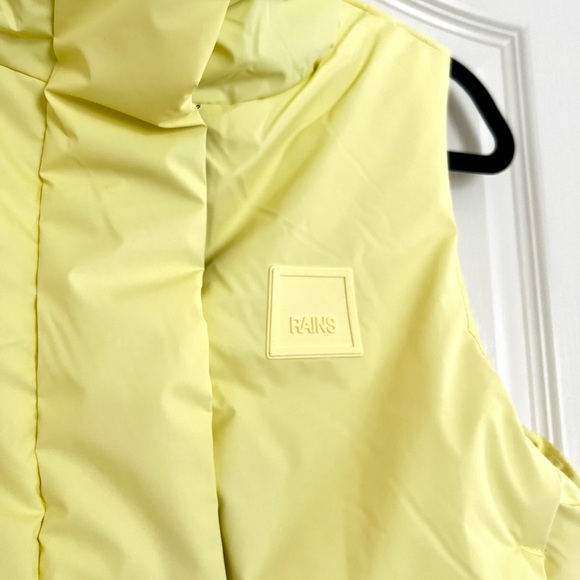 ☔️ RAINS Loop Vest - Picture 4 of 8
